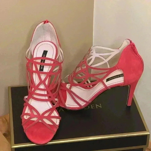 Ava & Aiden Maelee Red Nubuck Pump - Size 10M - Picture 4 of 4